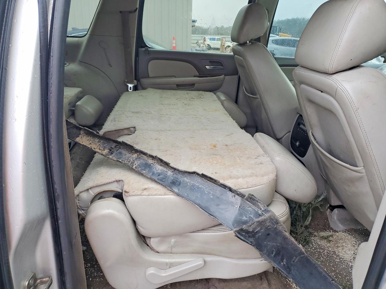 2011 CHEVROLET SUBURBAN C1500 LT photo 11