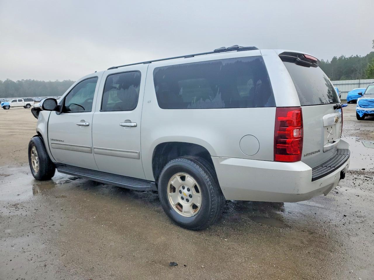 2011 CHEVROLET SUBURBAN C1500 LT photo 2