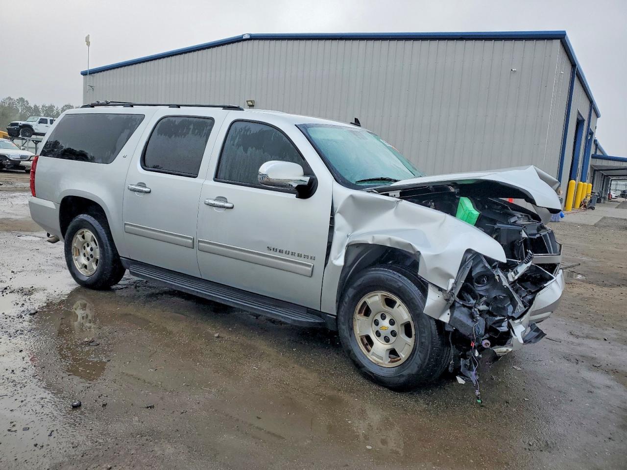 2011 CHEVROLET SUBURBAN C1500 LT photo 4