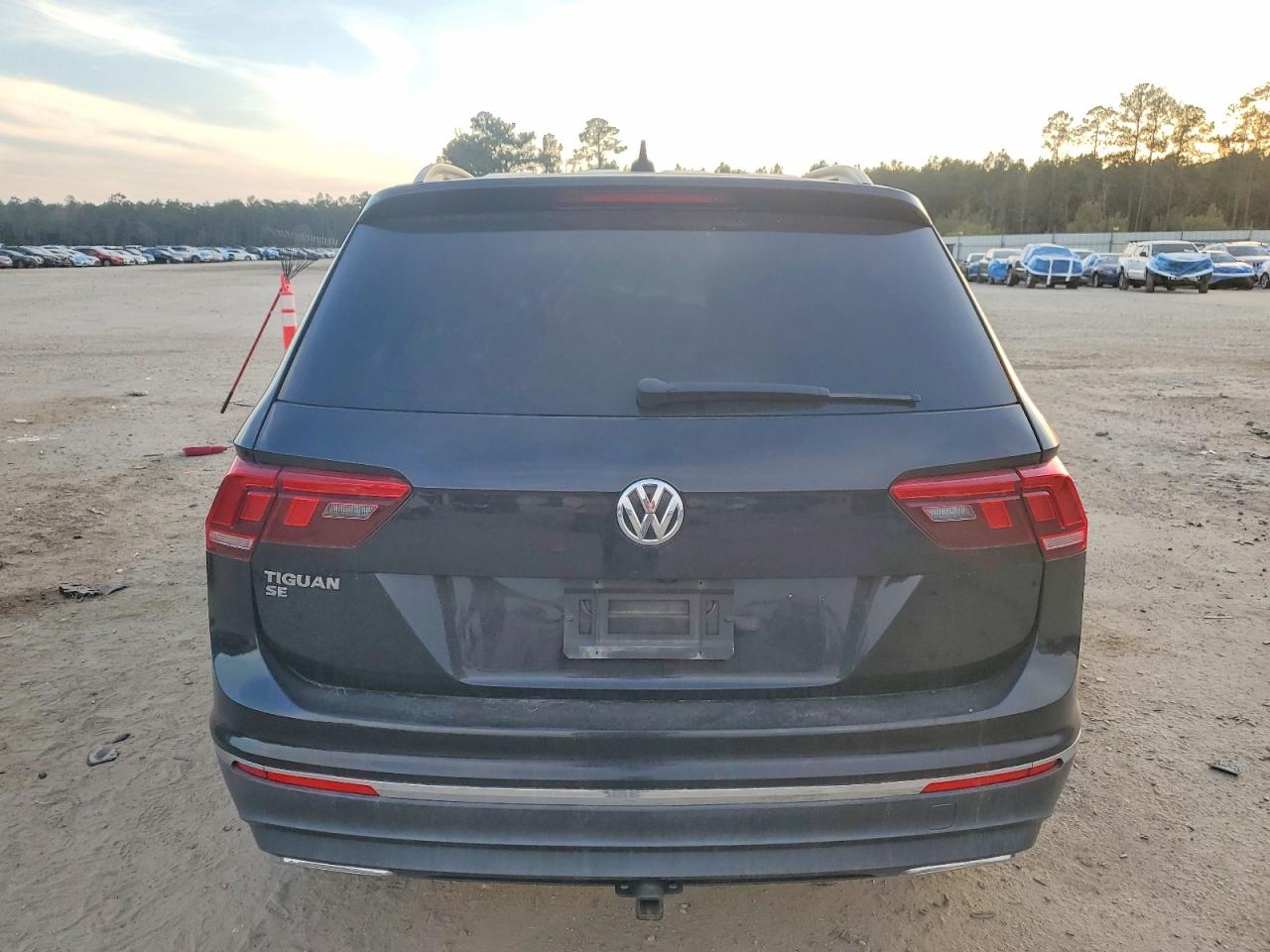 2020 VOLKSWAGEN TIGUAN SE photo 6
