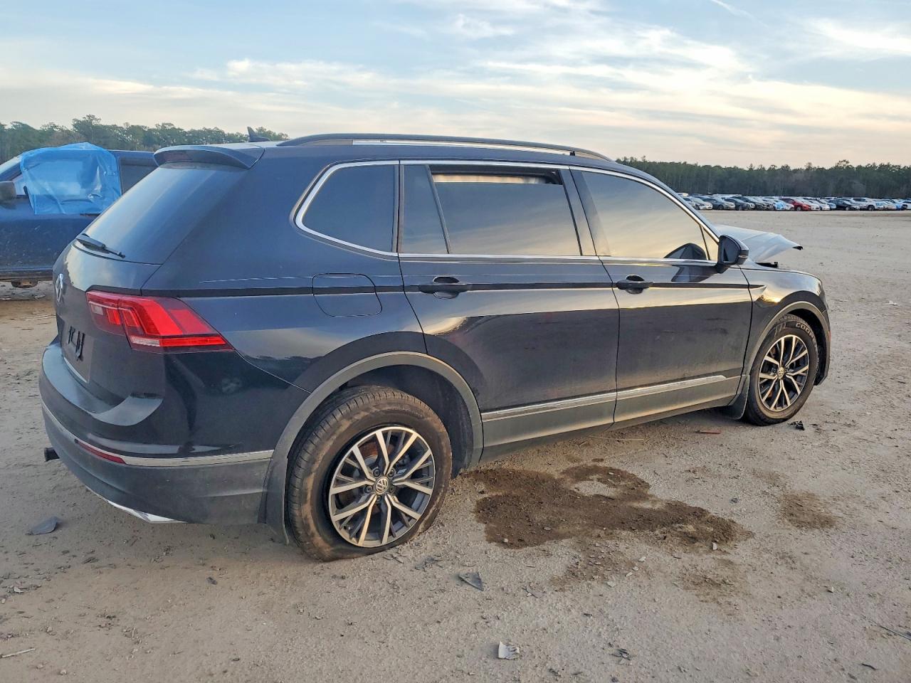 2020 VOLKSWAGEN TIGUAN SE photo 3