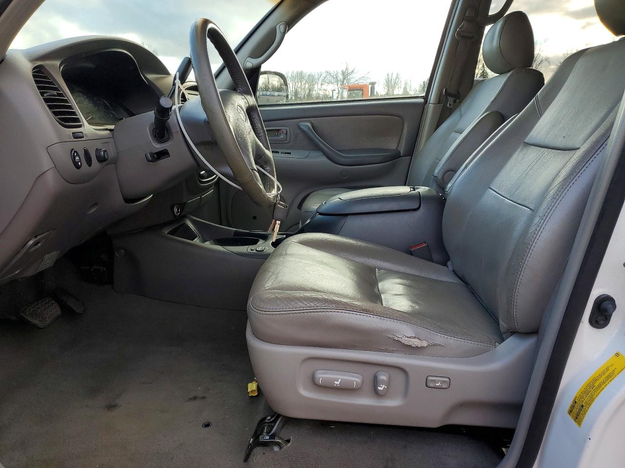 2002 TOYOTA SEQUOIA SR5 photo 7