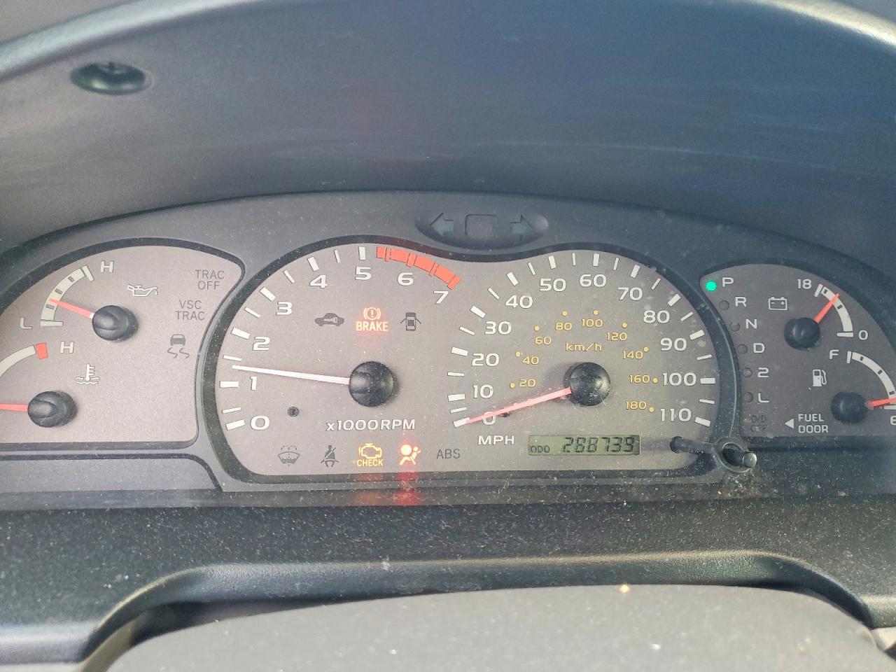 2002 TOYOTA SEQUOIA SR5 photo 9