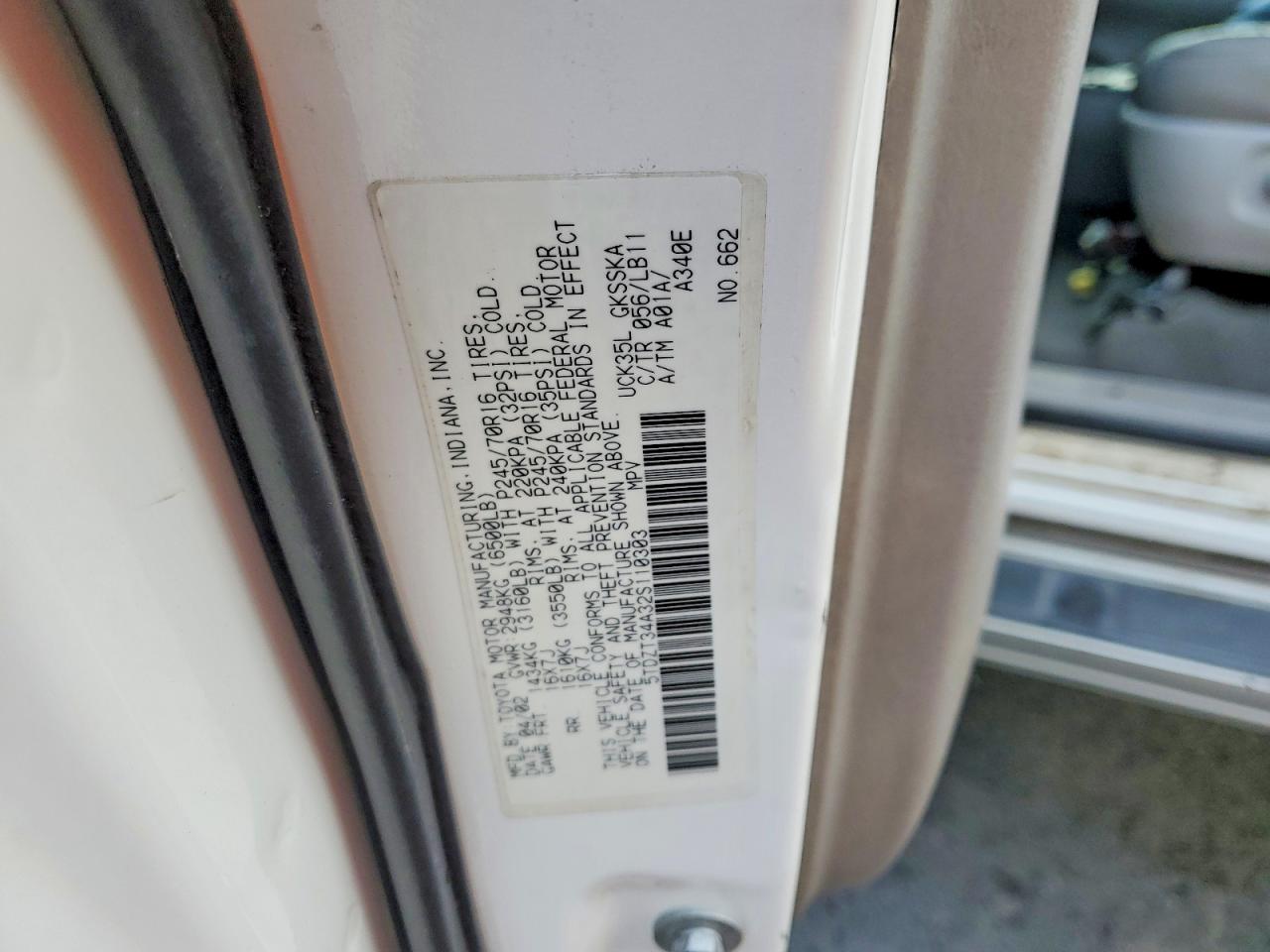 2002 TOYOTA SEQUOIA SR5 photo 13