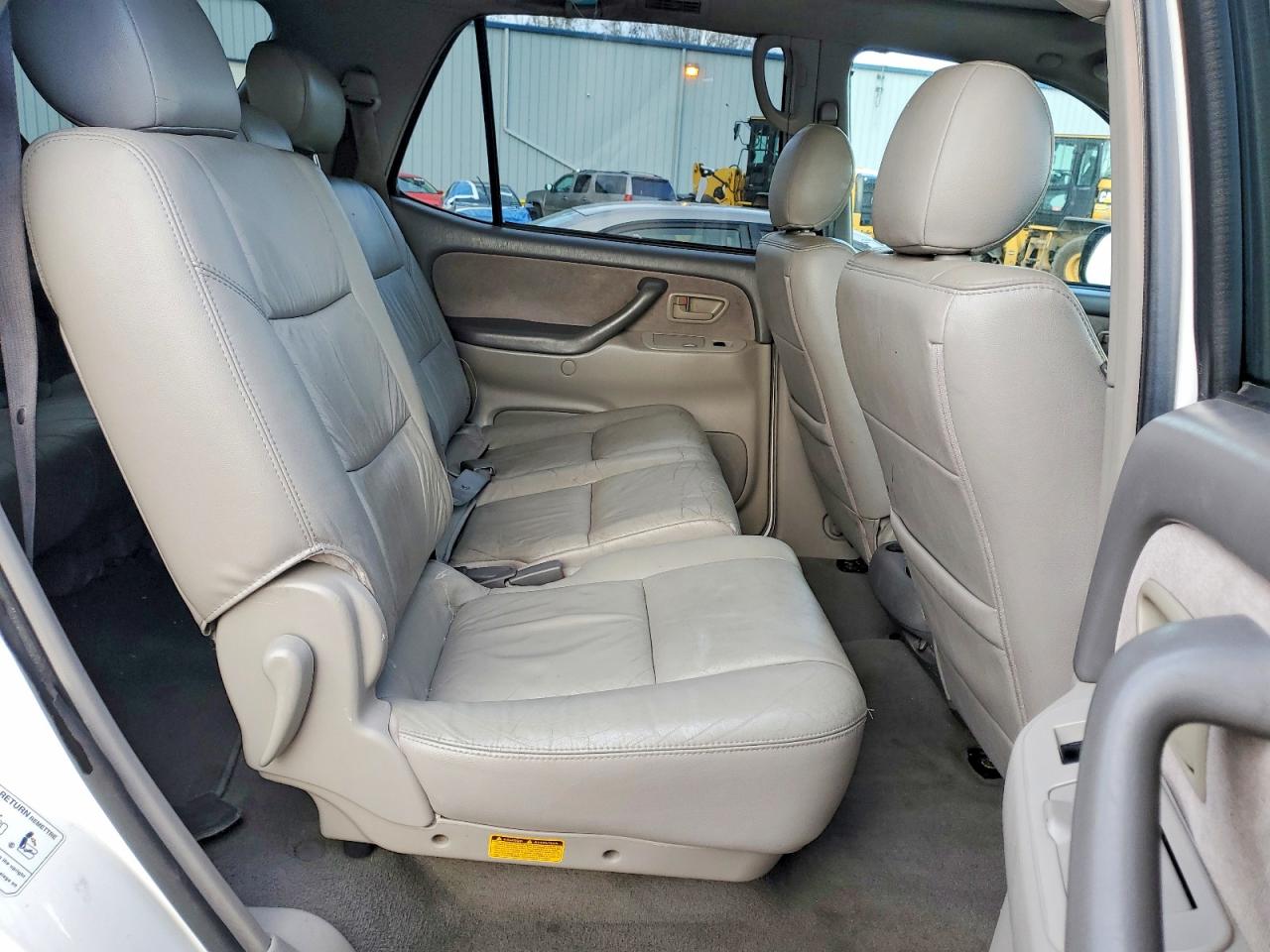 2002 TOYOTA SEQUOIA SR5 photo 11