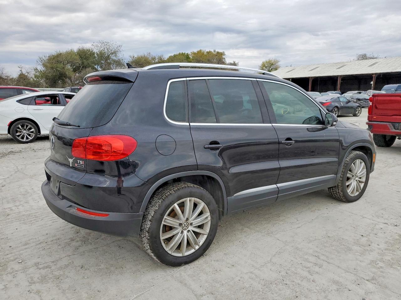 2016 VOLKSWAGEN TIGUAN S photo 3