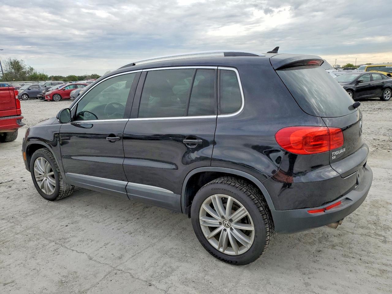2016 VOLKSWAGEN TIGUAN S photo 2