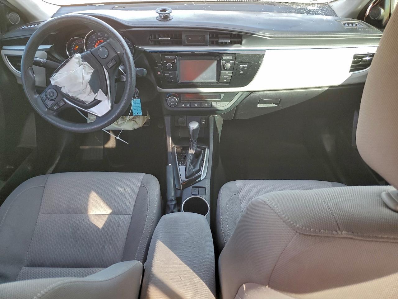 2015 TOYOTA COROLLA L photo 8