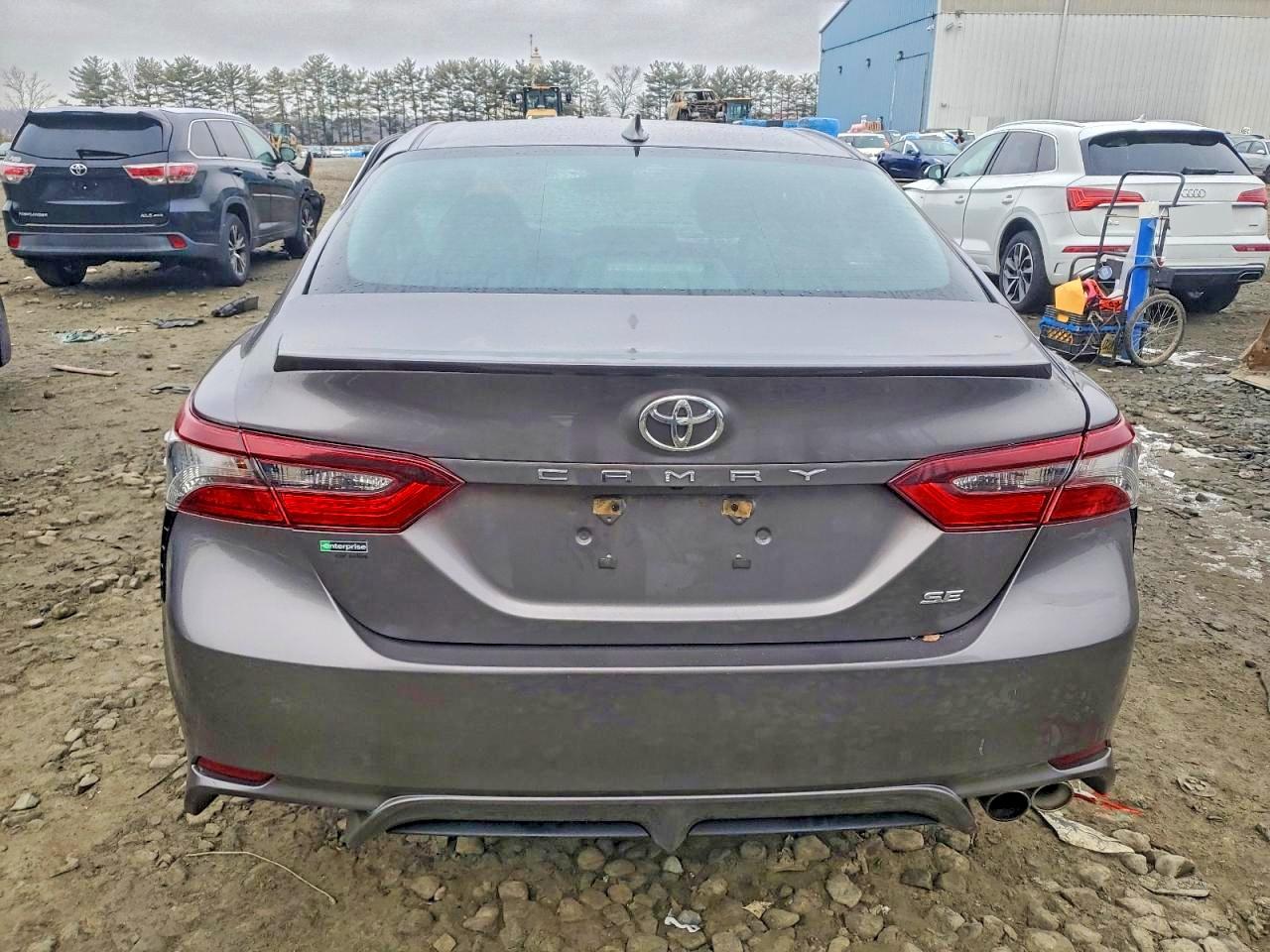 2022 TOYOTA CAMRY SE photo 11