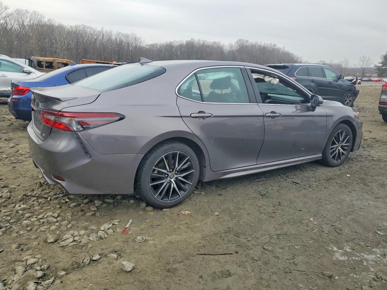 2022 TOYOTA CAMRY SE photo 5