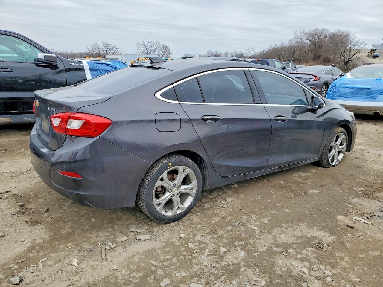 2017 CHEVROLET CRUZE PREMIER photo 3