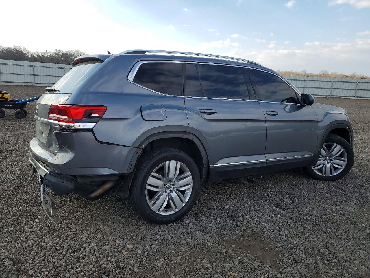 2018 VOLKSWAGEN ATLAS SEL PREMIUM photo 3