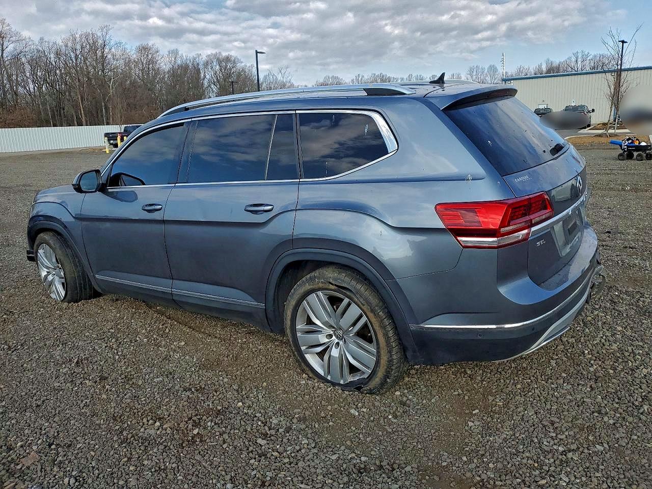2018 VOLKSWAGEN ATLAS SEL PREMIUM photo 2