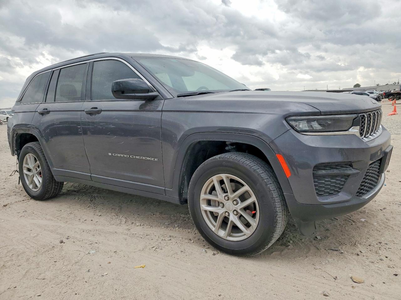 2024 JEEP GRAND CHEROKEE LAREDO photo 4