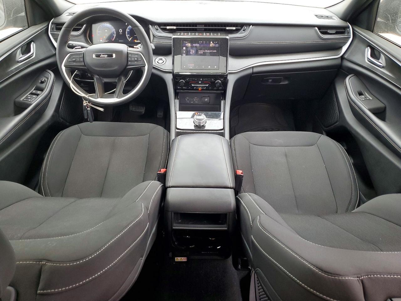 2024 JEEP GRAND CHEROKEE LAREDO photo 8