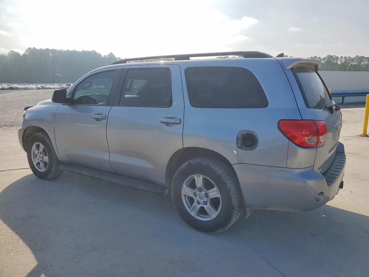 2016 TOYOTA SEQUOIA SR5 photo 2