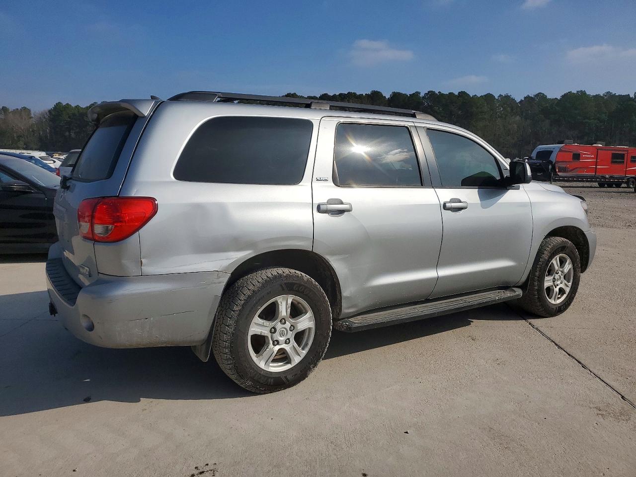 2016 TOYOTA SEQUOIA SR5 photo 3
