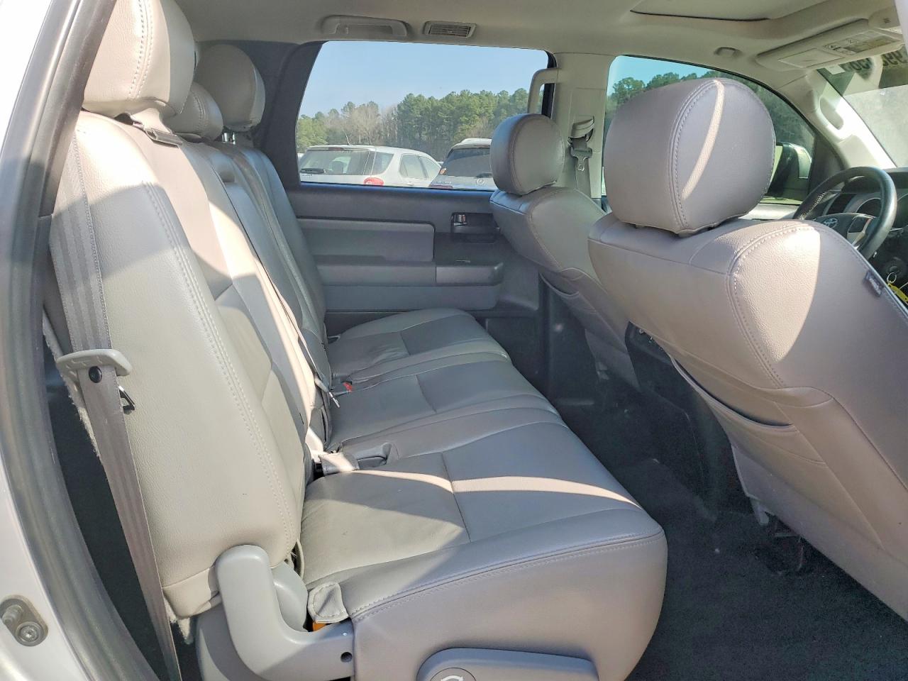 2016 TOYOTA SEQUOIA SR5 photo 11