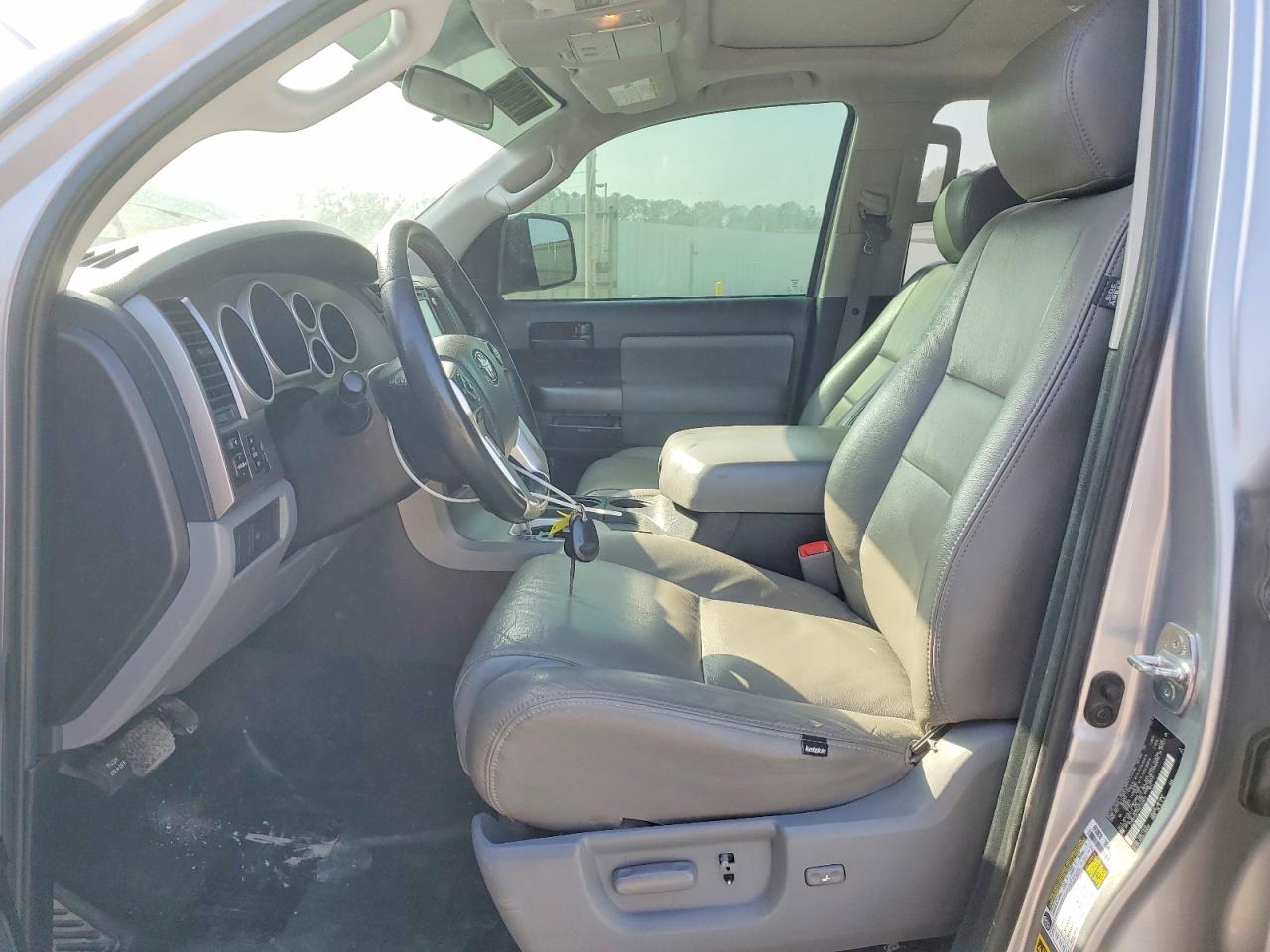 2016 TOYOTA SEQUOIA SR5 photo 7