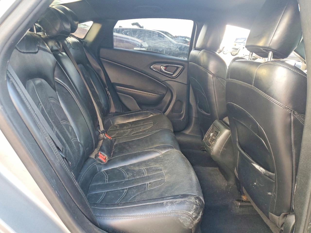 2015 CHRYSLER 200 S photo 10
