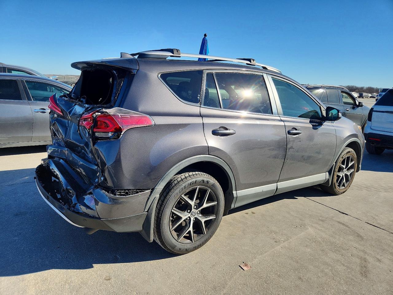 2016 TOYOTA RAV4 SE photo 3