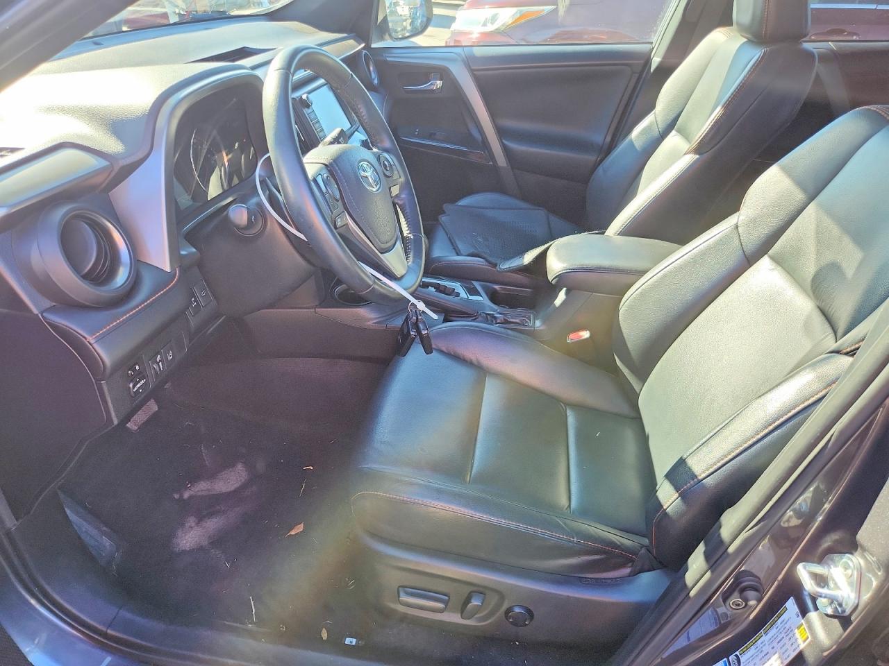 2016 TOYOTA RAV4 SE photo 7