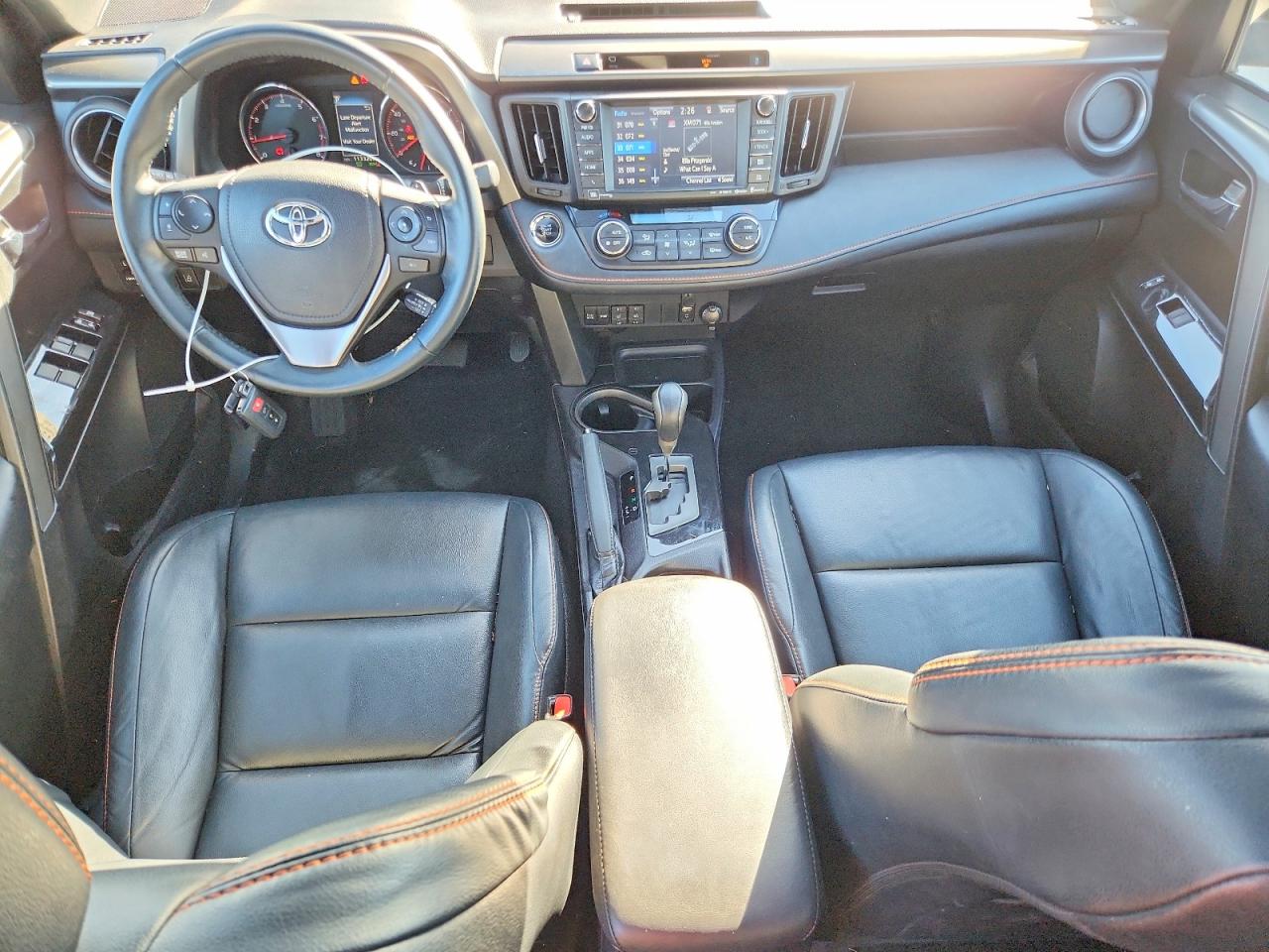 2016 TOYOTA RAV4 SE photo 8