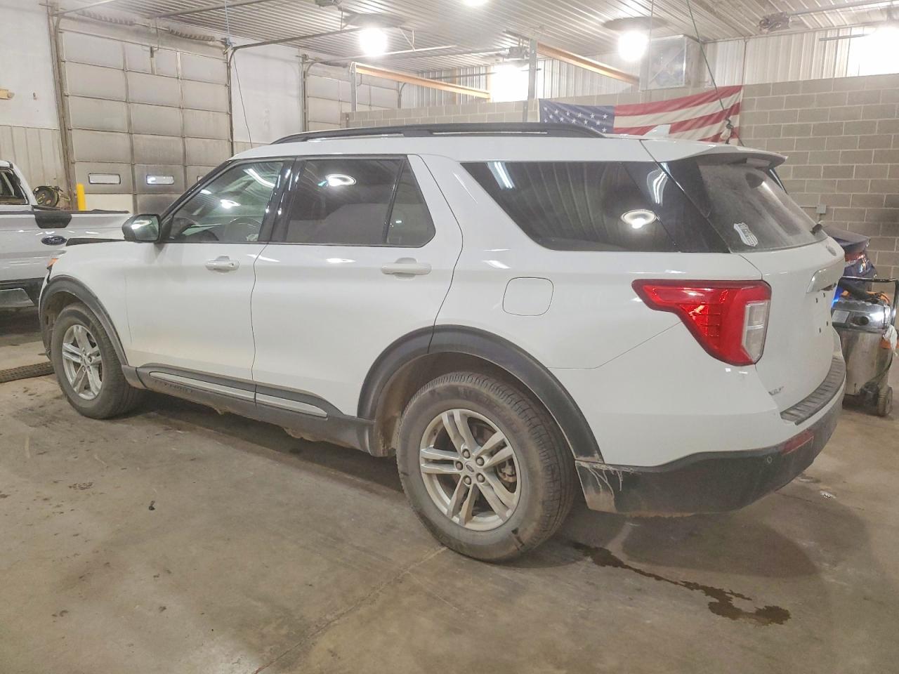 2020 FORD EXPLORER XLT photo 2