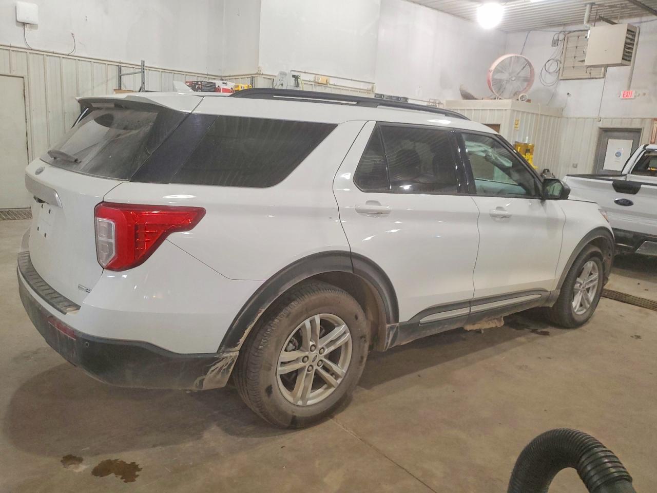 2020 FORD EXPLORER XLT photo 3