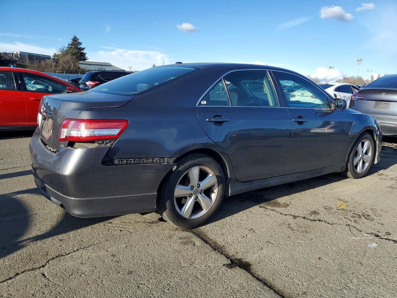2010 TOYOTA CAMRY BASE photo 3
