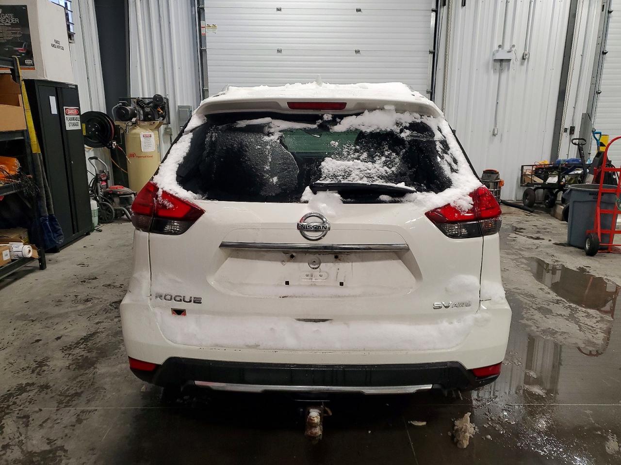 2017 NISSAN ROGUE SV photo 16