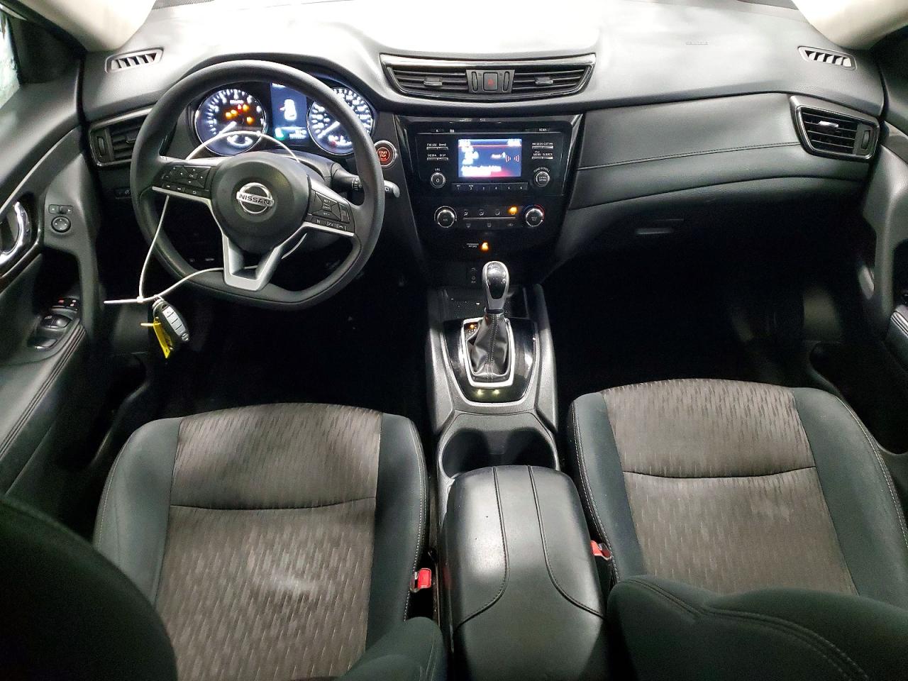 2017 NISSAN ROGUE SV photo 22