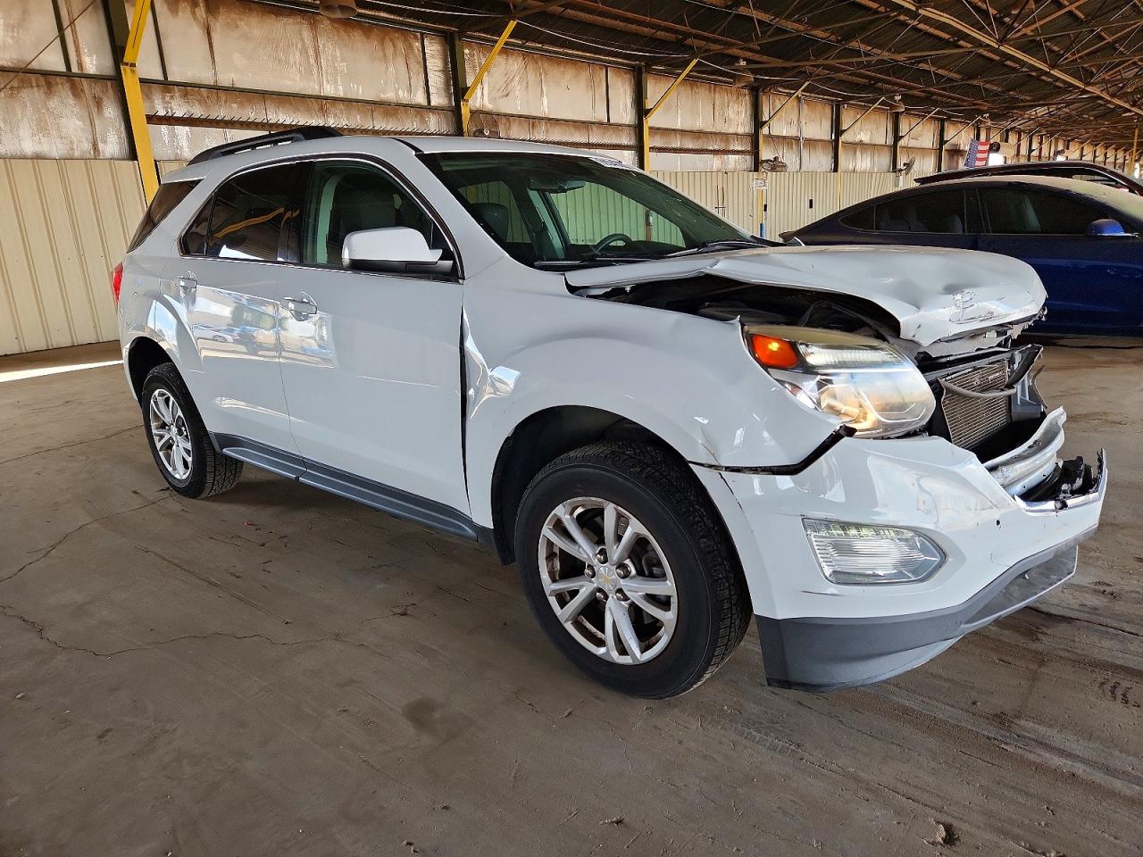 2017 CHEVROLET EQUINOX LT photo 4
