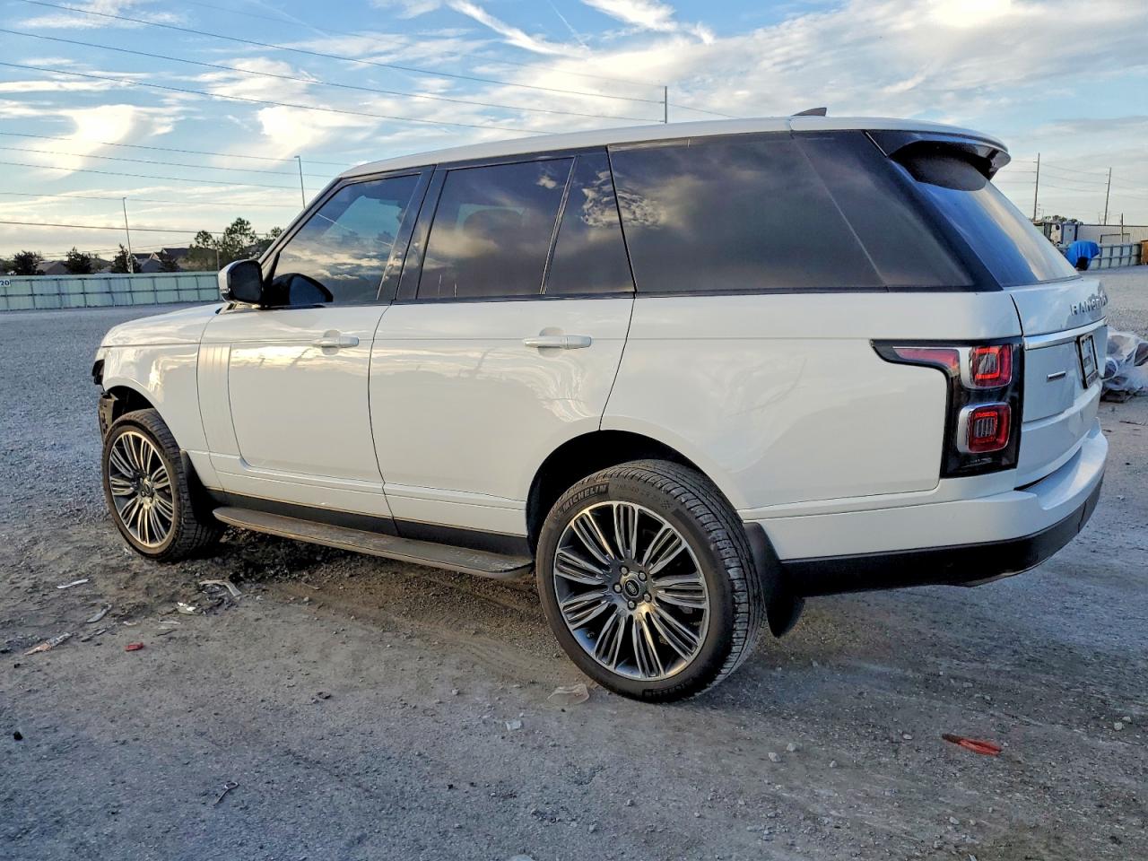 2019 LAND ROVER RANGE ROVER SUPERCHARGED photo 2