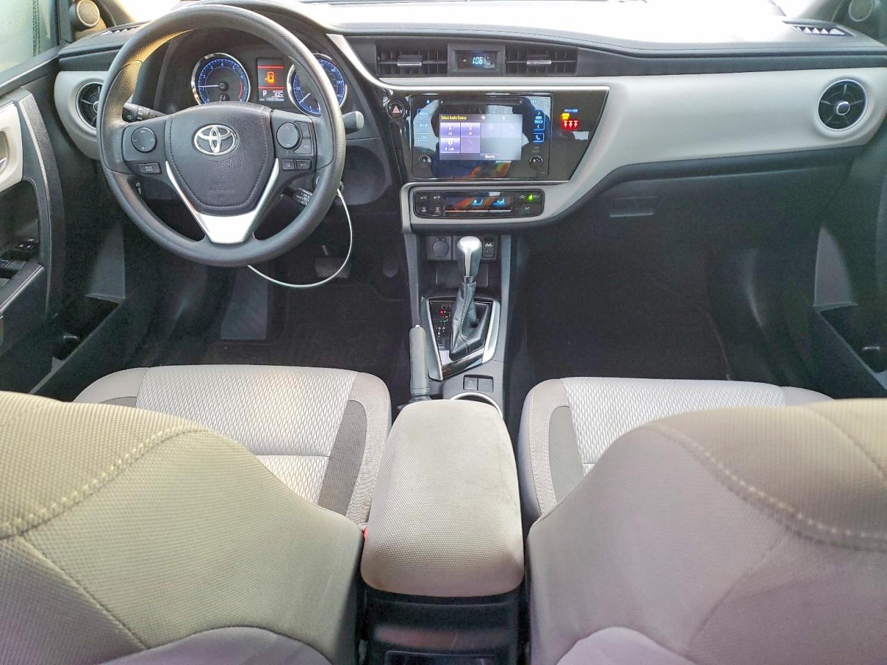 2019 TOYOTA COROLLA L photo 8