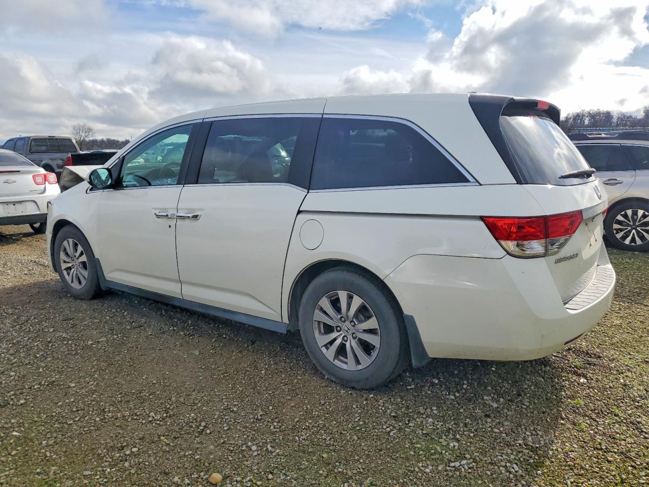 2016 HONDA ODYSSEY SE photo 2