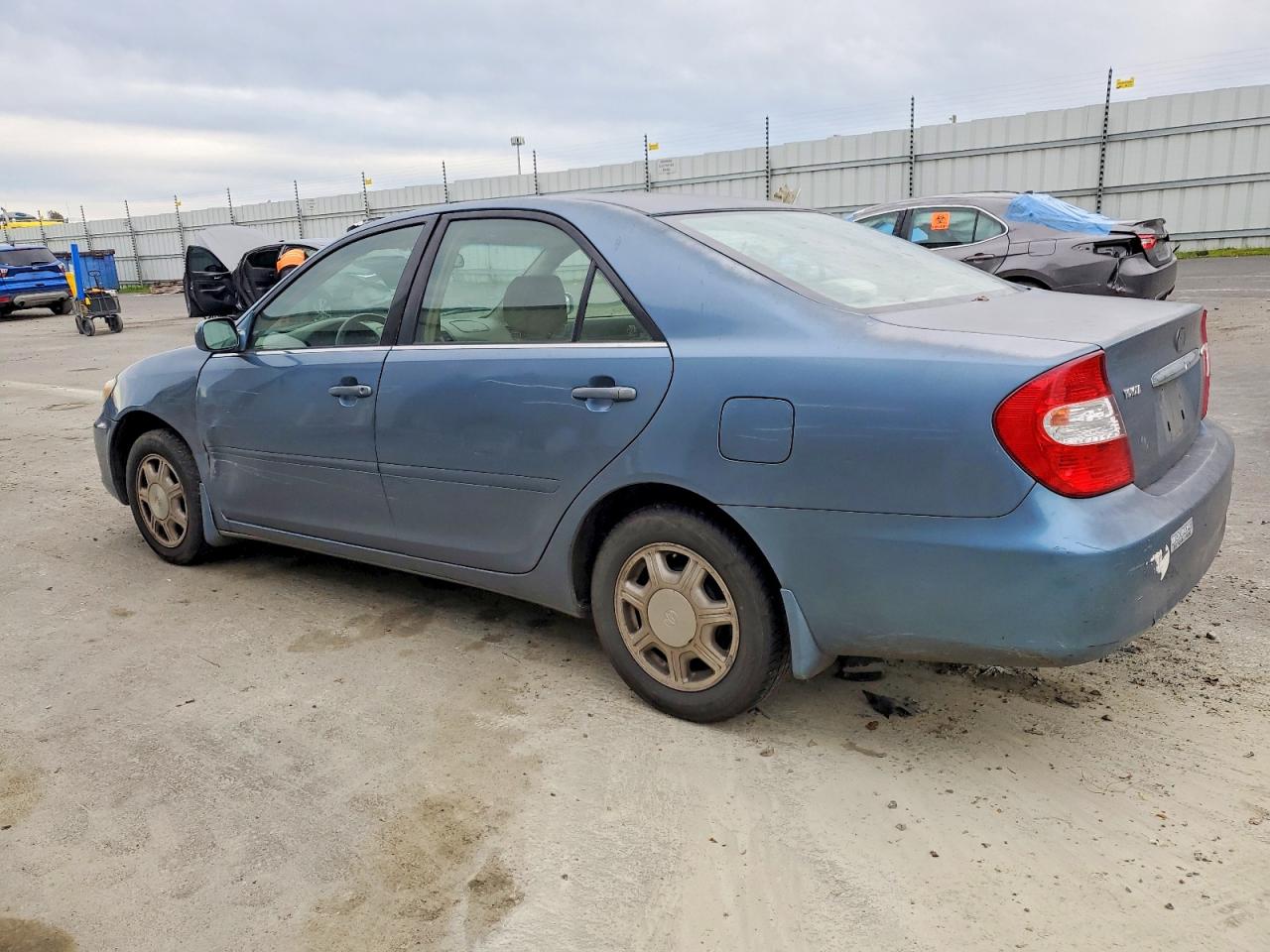 2004 TOYOTA CAMRY LE photo 2