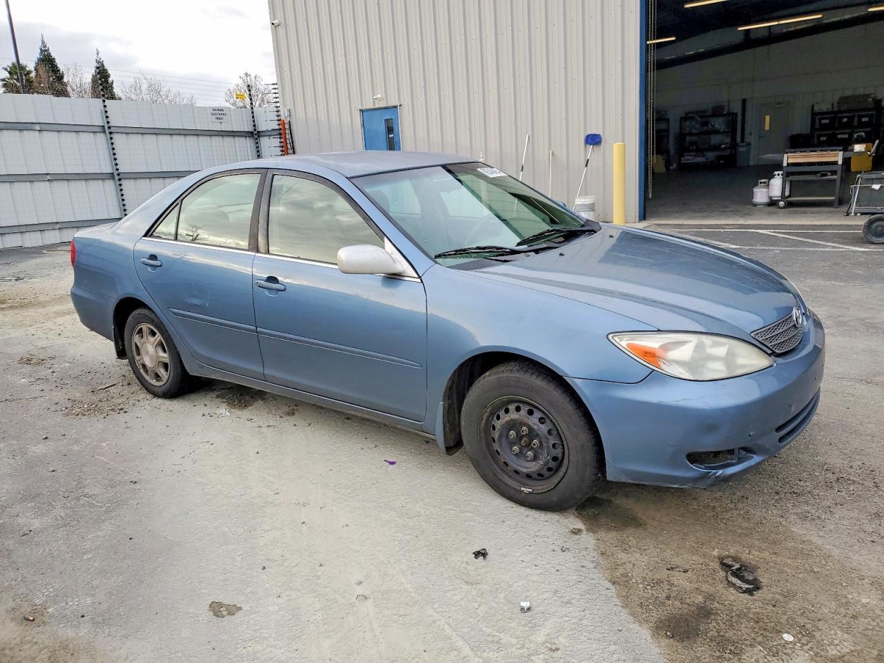 2004 TOYOTA CAMRY LE photo 4