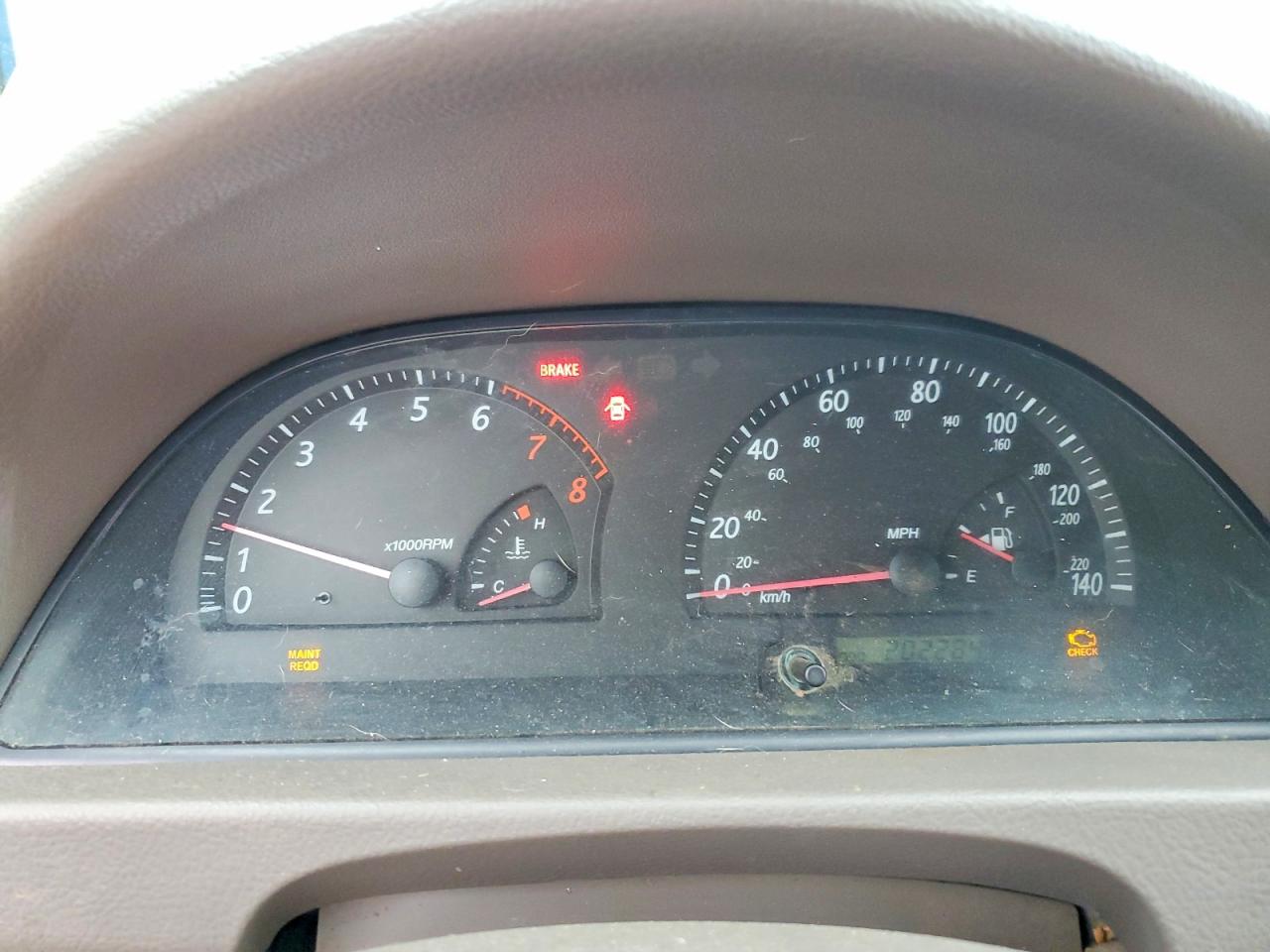 2004 TOYOTA CAMRY LE photo 9