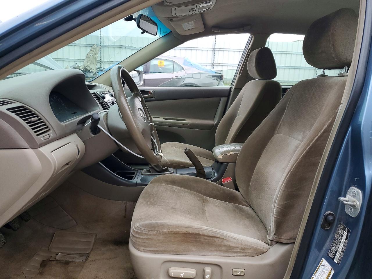 2004 TOYOTA CAMRY LE photo 7