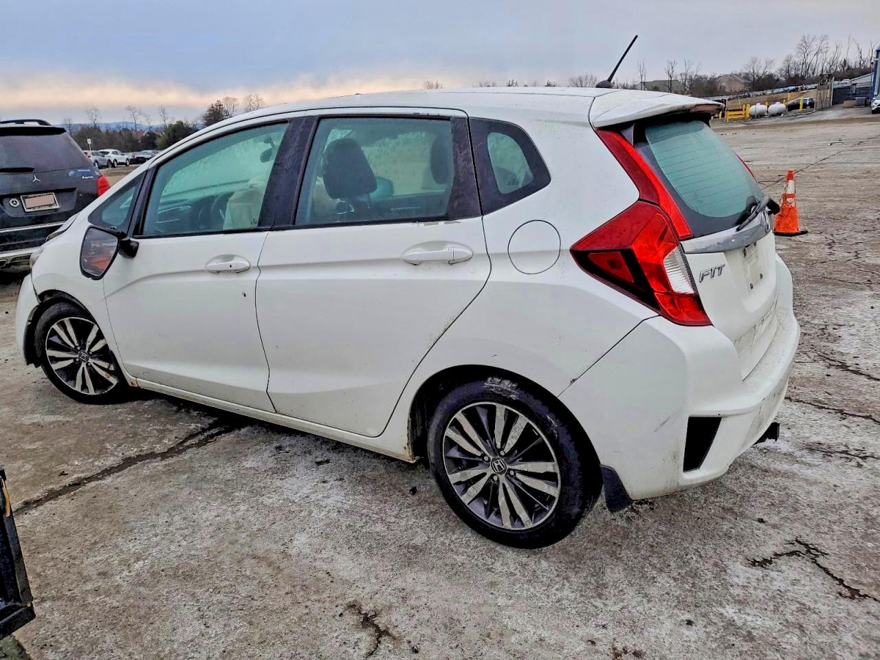 2015 HONDA FIT EX photo 2
