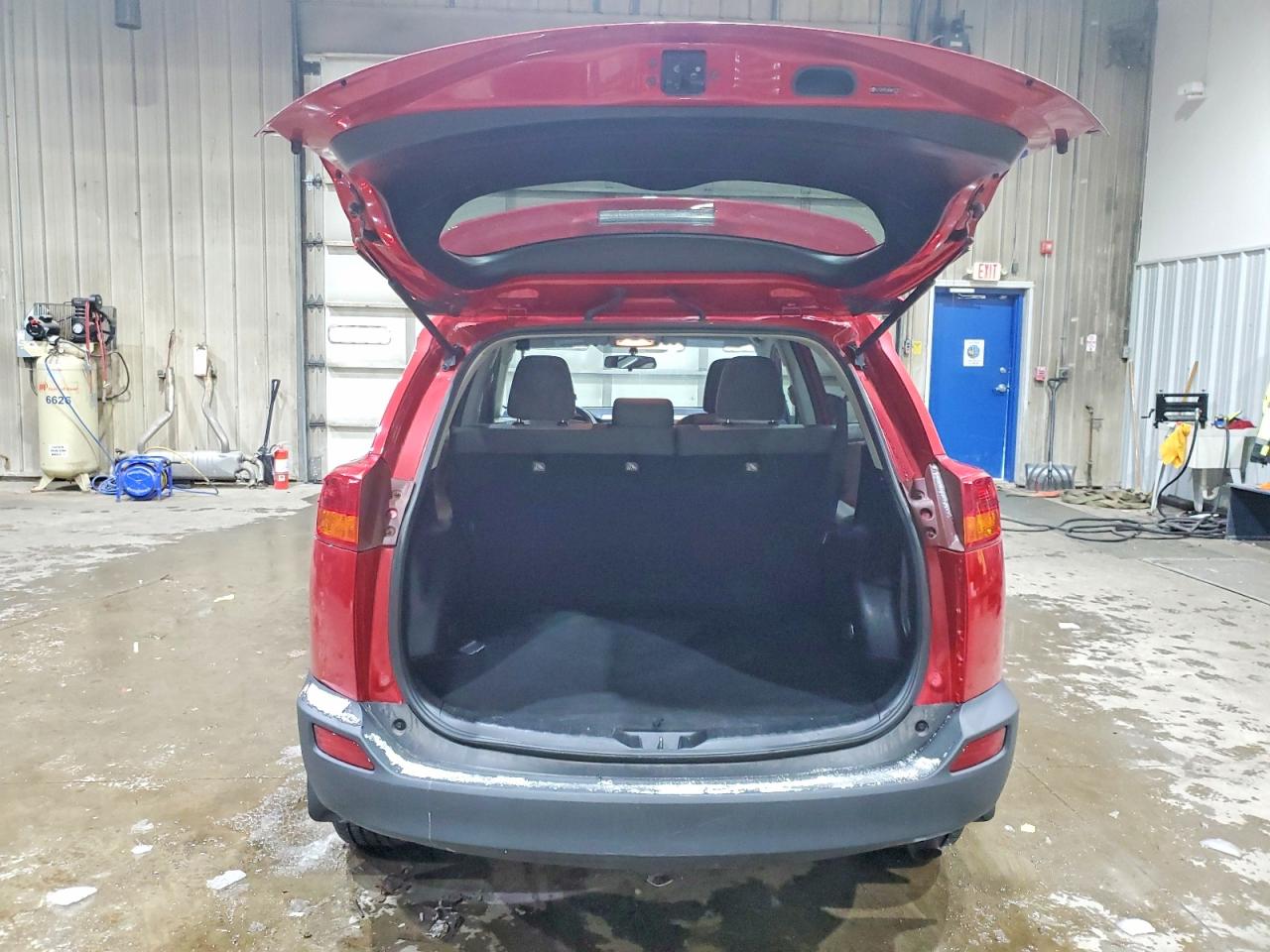 2013 TOYOTA RAV4 LE photo 6