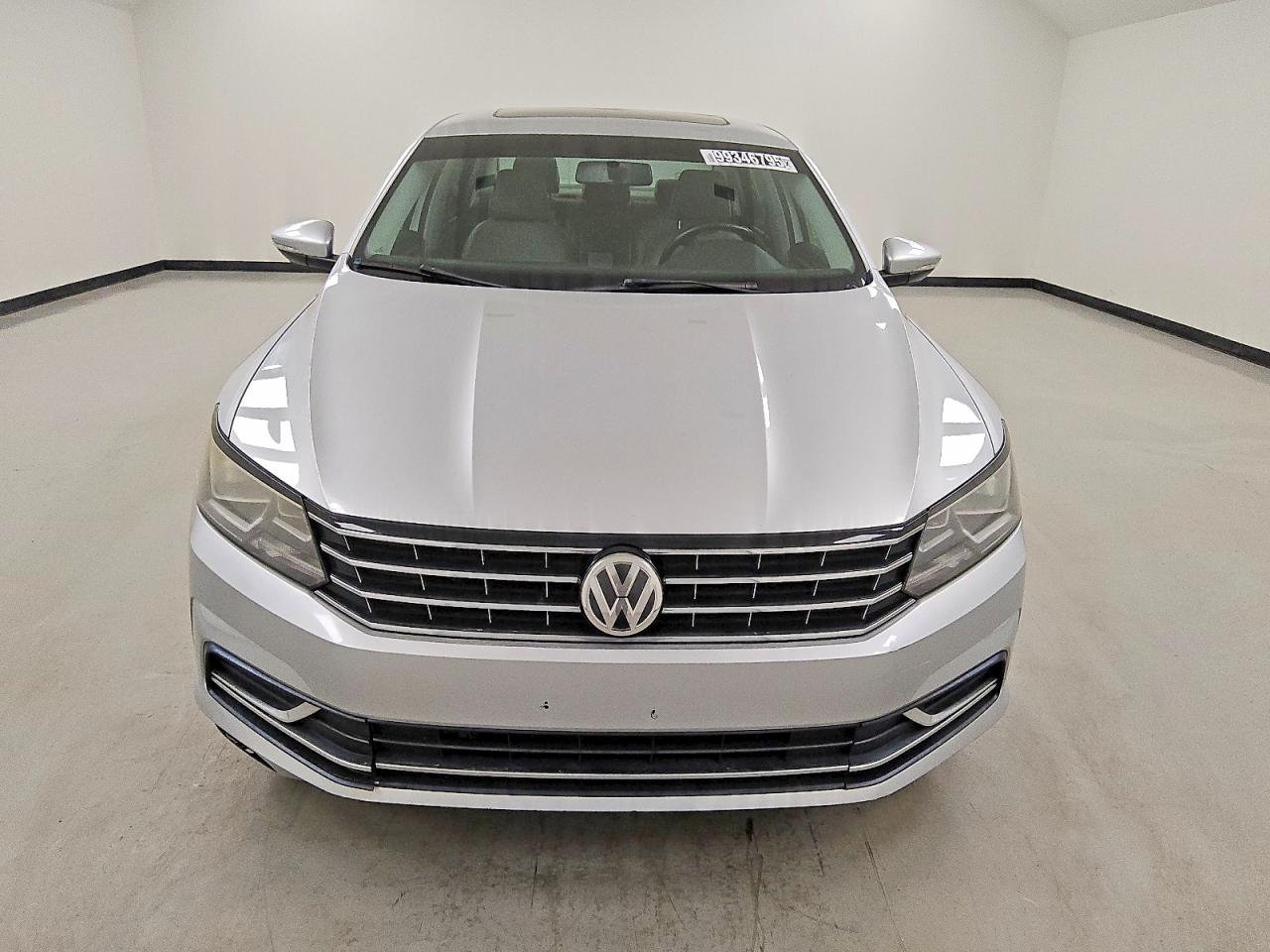 2017 VOLKSWAGEN PASSAT SE photo 5