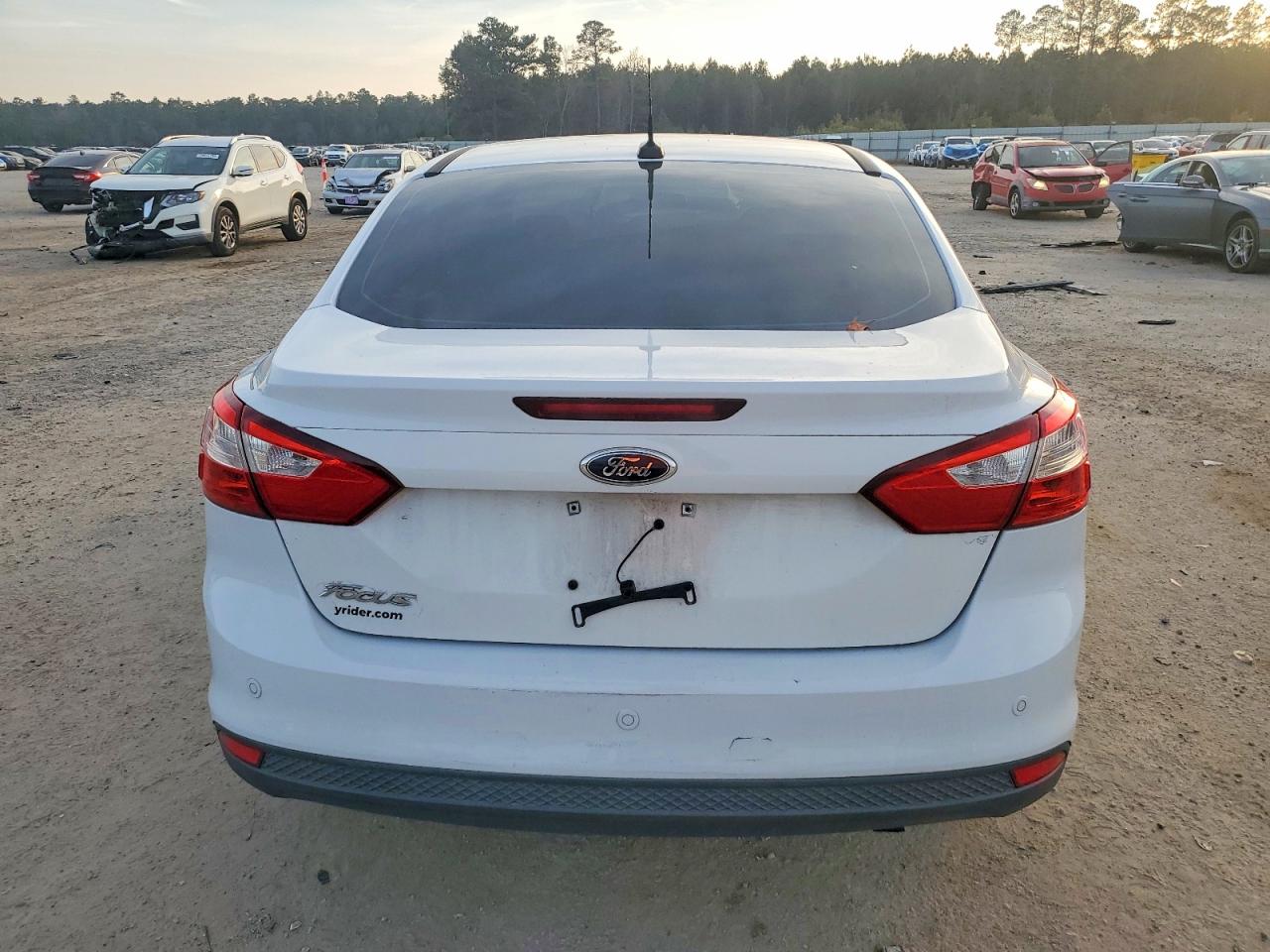 2014 FORD FOCUS SE photo 11