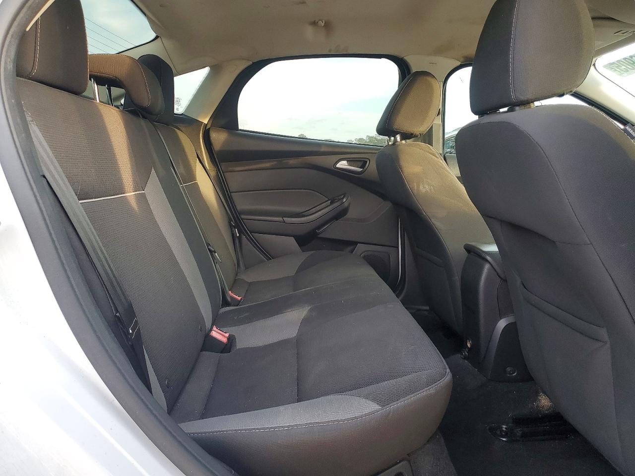 2014 FORD FOCUS SE photo 19