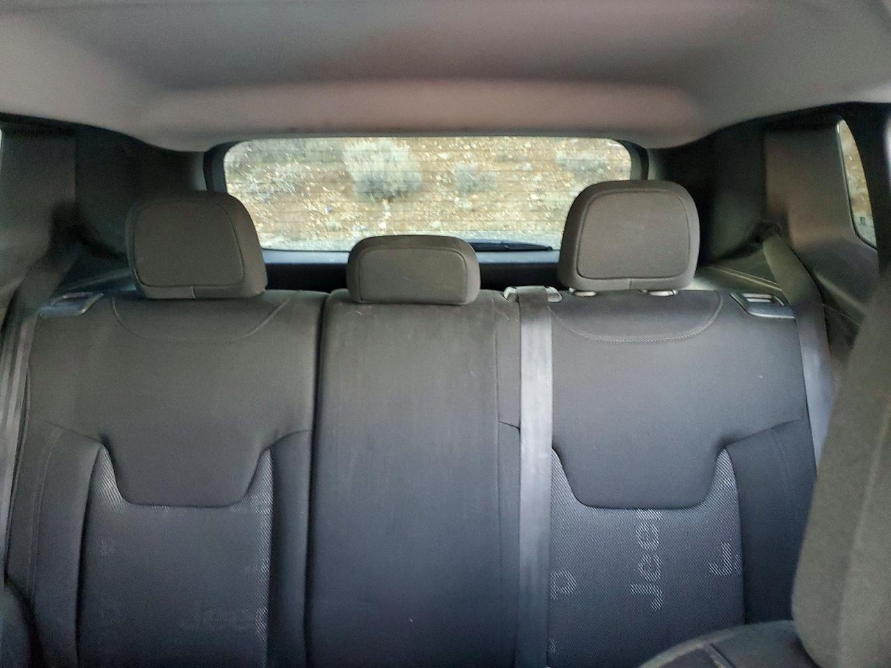 2017 JEEP RENEGADE SPORT photo 19