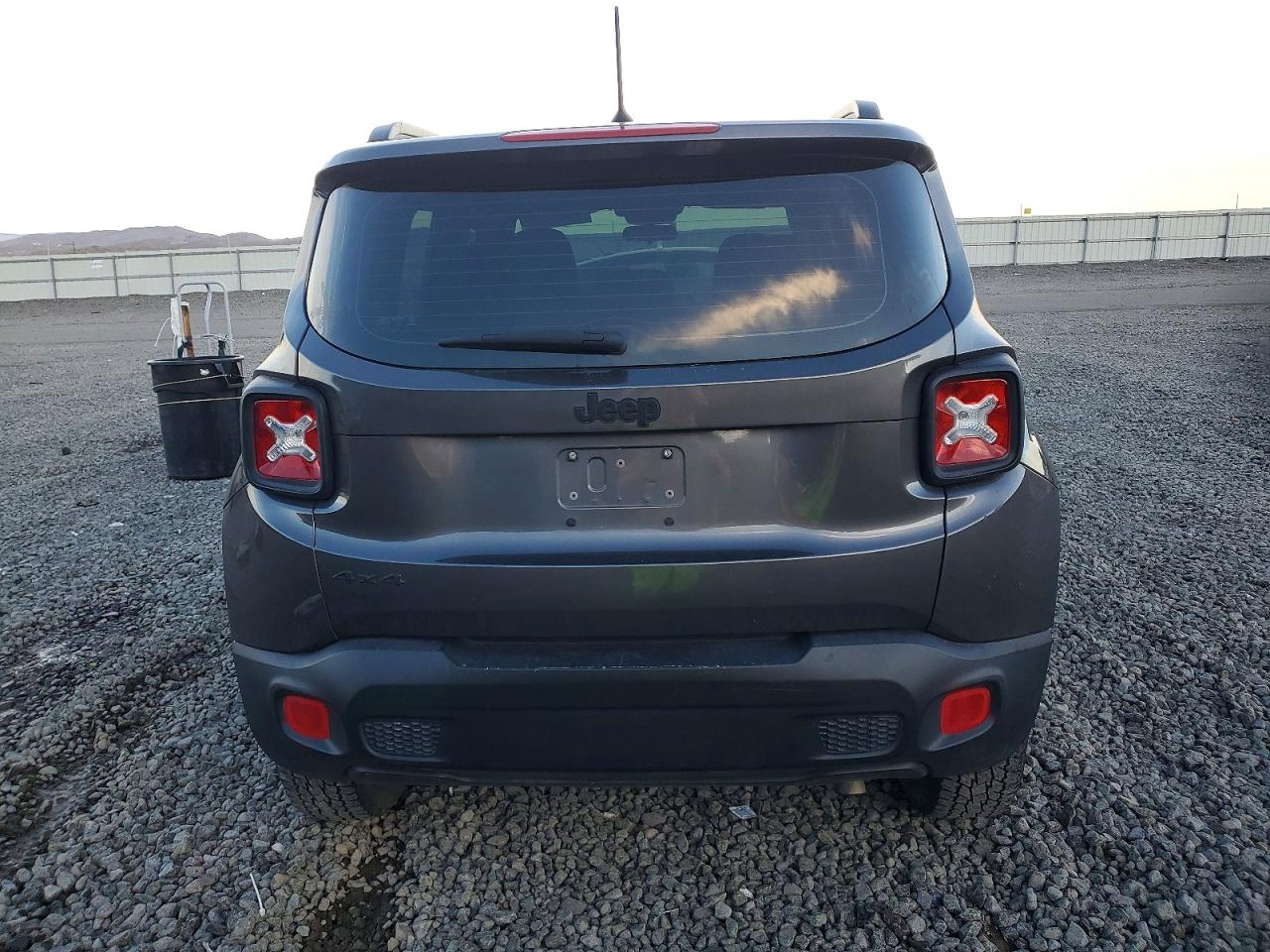 2017 JEEP RENEGADE SPORT photo 11