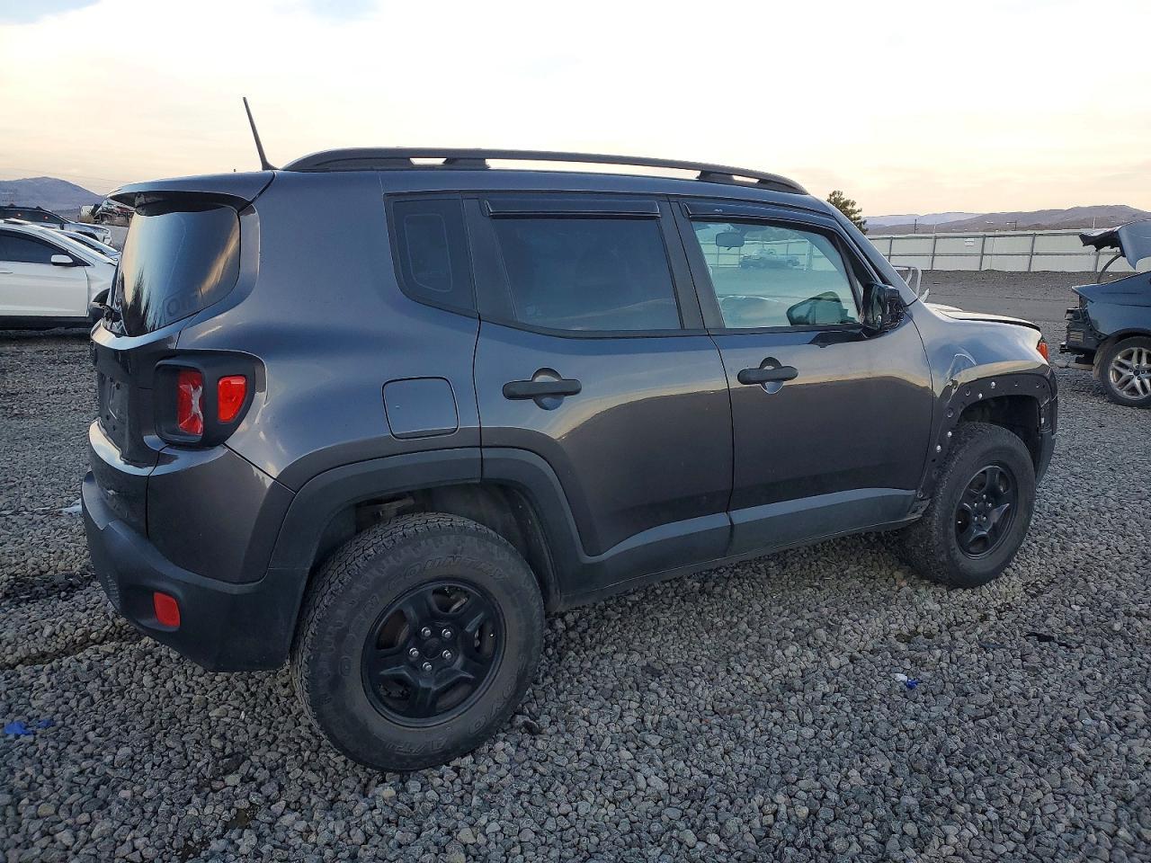 2017 JEEP RENEGADE SPORT photo 5
