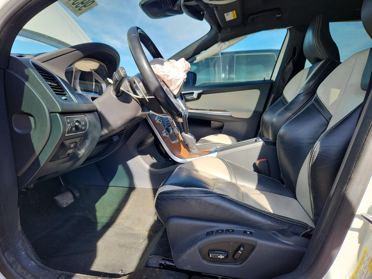 2015 VOLVO XC60 T6 PLATINUM photo 7
