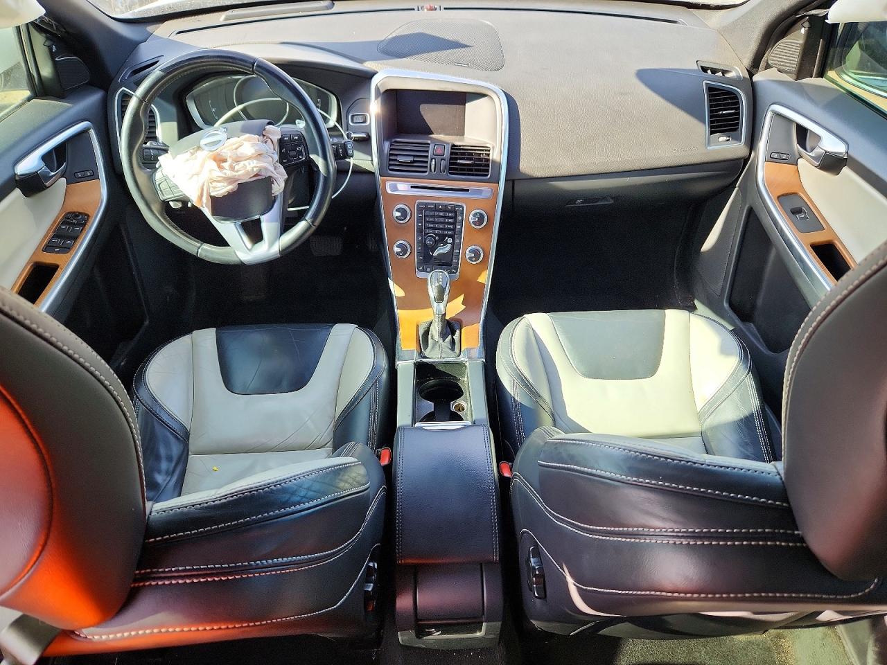 2015 VOLVO XC60 T6 PLATINUM photo 8